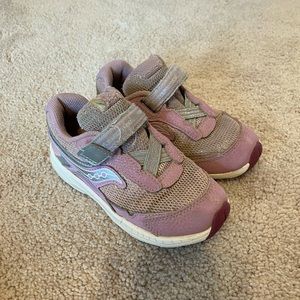 Saucony Little Kid’s Ride 10 Jr. Sneaker!